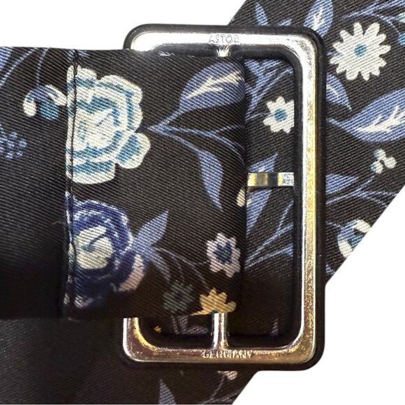 Vintage 1970s Astor Germany Floral Fabric Belt Blue Black Silver Buckle main image 5